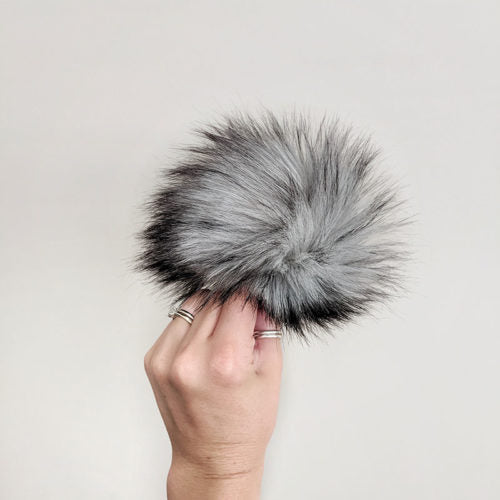 Add an fake fur extra pom