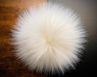 Add an fake fur extra pom